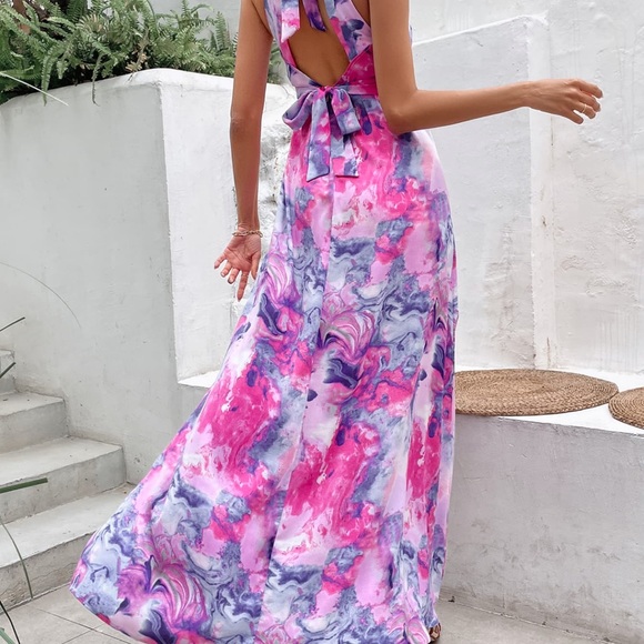 https://dar-go.com/products/printed-open-back-slit-sleeveless-dress. - Picture 3 of 6